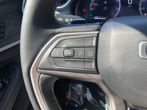 Used 2024 Jeep Grand Cherokee Limited w/ Luxury Tech Group II AWD/4WD image 25