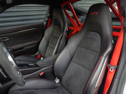 Certified 2015 Porsche 911 GT3 RWD image 5