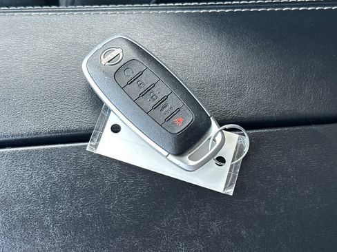 Certified 2025 Nissan Rogue SV image 23