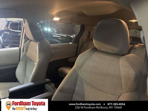 Used 2021 Toyota Sienna LE FWD image 17