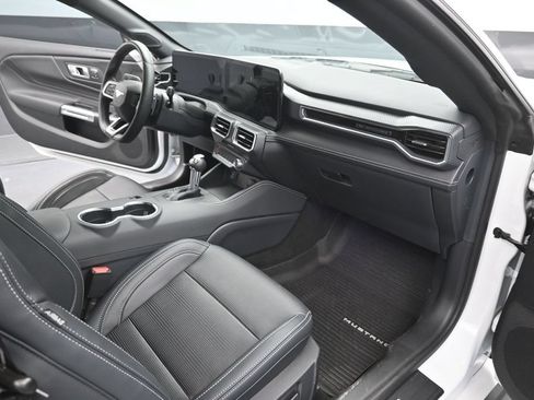 Used 2025 Ford Mustang GT Premium RWD image 12