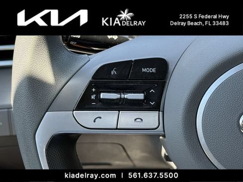 Used 2022 Hyundai Elantra SEL FWD image 25