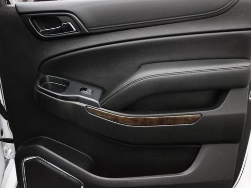 Used 2019 Chevrolet Suburban LT image 41