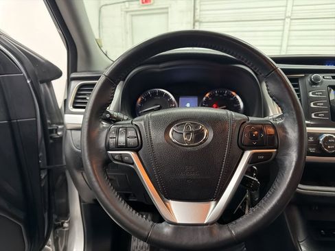 Used 2015 Toyota Highlander Plus image 17