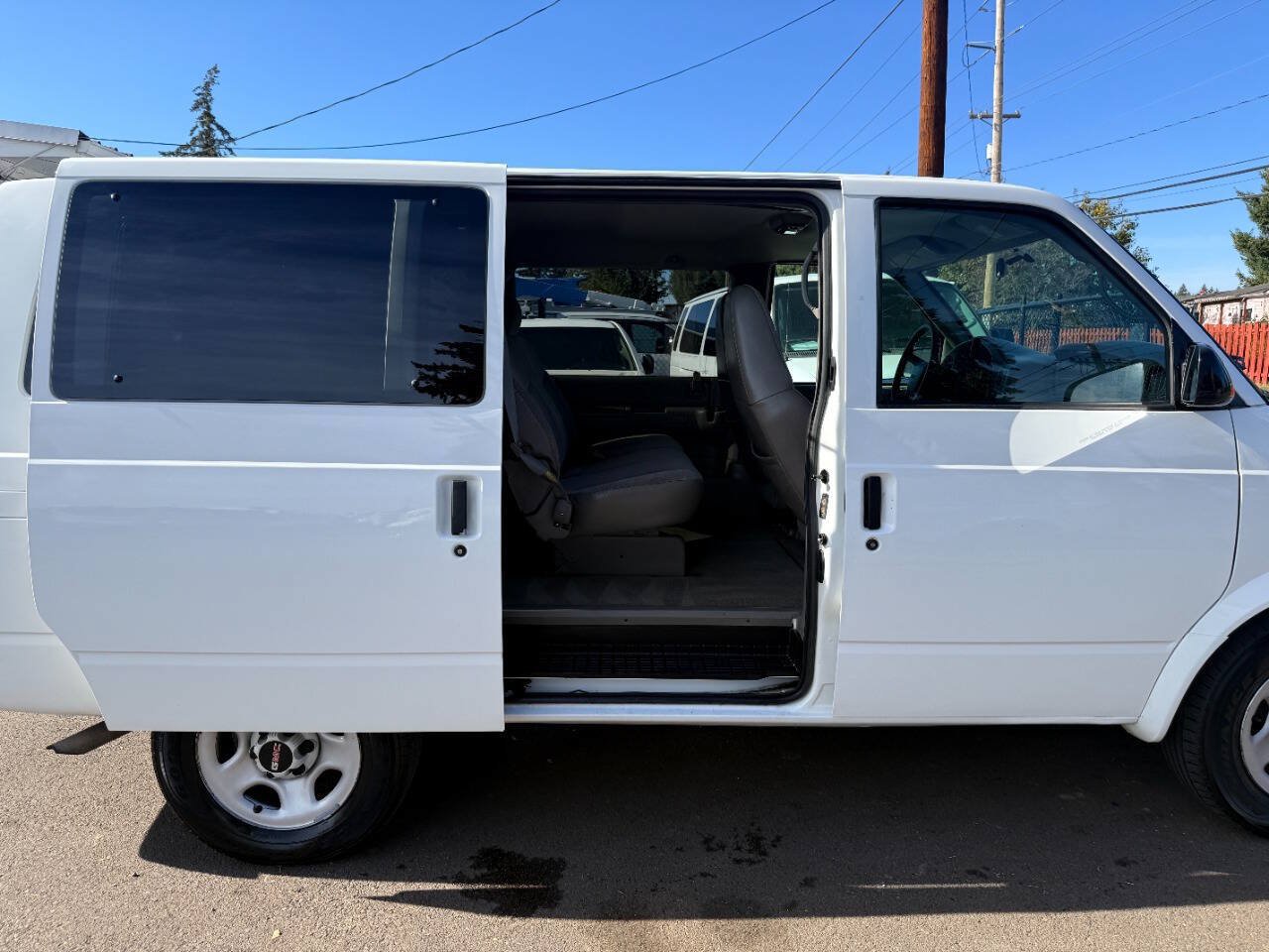 Used 2004 GMC Safari Passenger RWD image 10