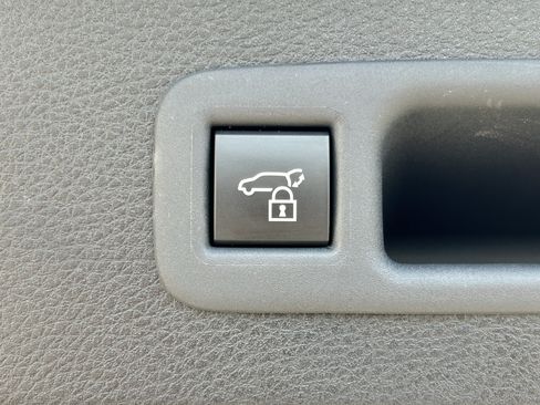 Certified 2025 Toyota Sienna Platinum AWD/4WD image 27