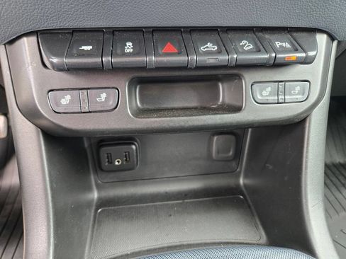 Used 2022 Chevrolet Colorado Z71 AWD/4WD image 15
