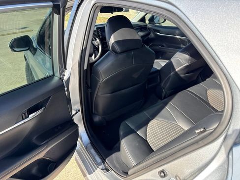Used 2022 Toyota Camry SE FWD image 6