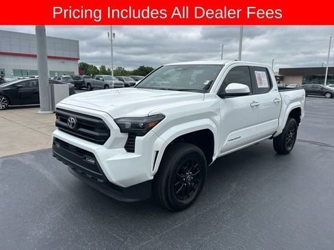 Used 2025 Toyota Tacoma SR5 AWD/4WD image 1