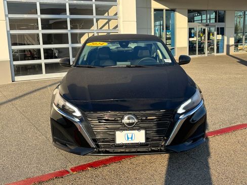 Used 2024 Nissan Altima 2.5 SV image 2