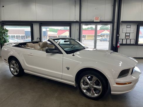 Used 2009 Ford Mustang GT Premium RWD image 21