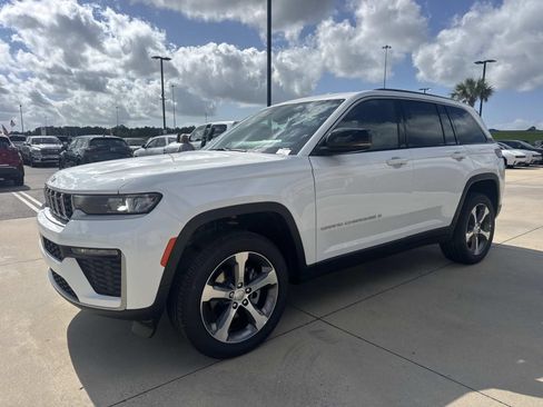 New 2026 Jeep Grand Cherokee Limited AWD/4WD image 3