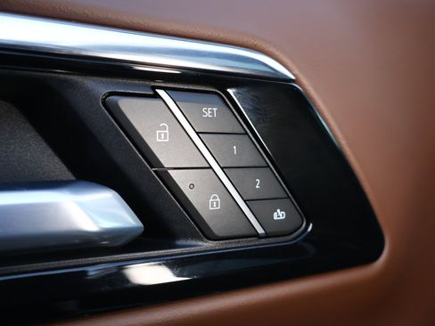 Certified 2025 Chevrolet Suburban High Country image 9