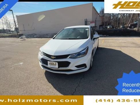 Used 2017 Chevrolet Cruze LT image 4