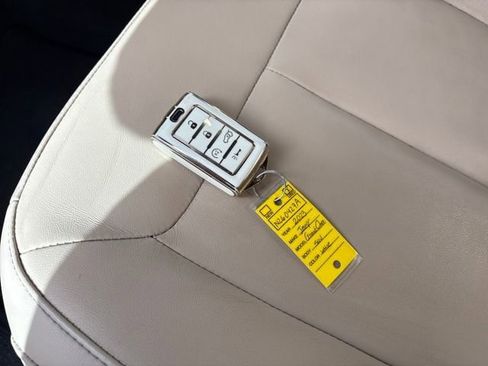 Used 2023 Jeep Grand Cherokee Limited w/ Black Appearance Package image 30