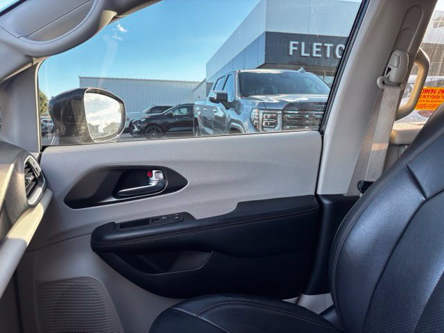 Used 2020 Chrysler Pacifica Touring-L Plus FWD image 12