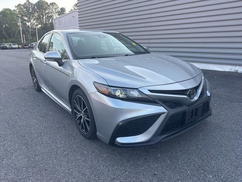 Used 2023 Toyota Camry SE image 1
