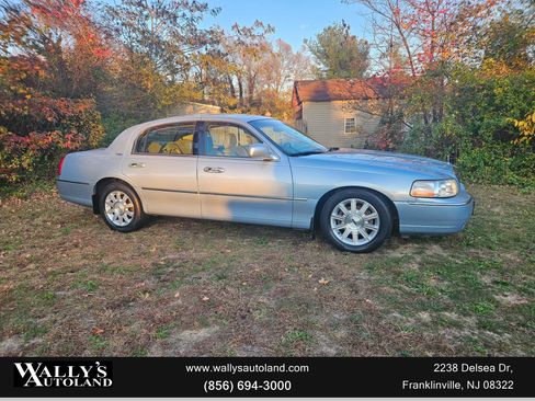 Used 2009 Lincoln Town Car Signature Limited image 5