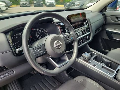 Certified 2025 Nissan Pathfinder SV FWD image 21