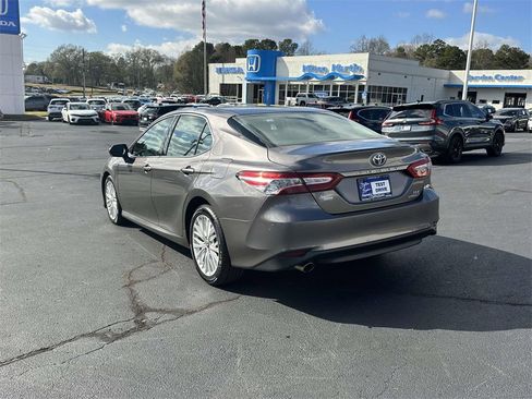 Used 2018 Toyota Camry XLE image 23