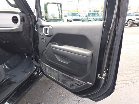 Used 2024 Jeep Wrangler Unlimited Sport AWD/4WD image 38