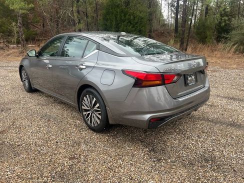 Used 2023 Nissan Altima 2.5 SV image 5
