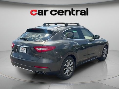 Used 2018 Maserati Levante GranLusso AWD/4WD image 5