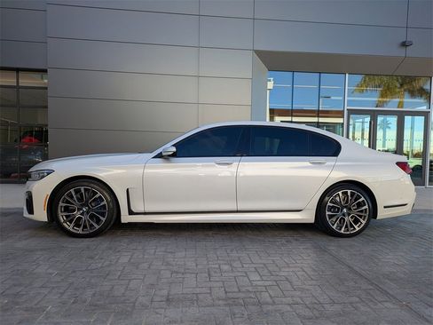 Used 2022 BMW 750i xDrive w/ Luxury Rear Seating Package image 7