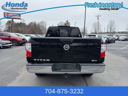Used 2017 Nissan Titan SV image 7