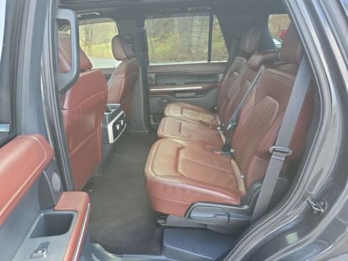 Used 2022 Ford Expedition Limited image 19