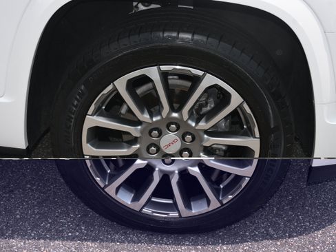 Used 2023 GMC Acadia Denali w/ Denali Technology Package FWD image 24