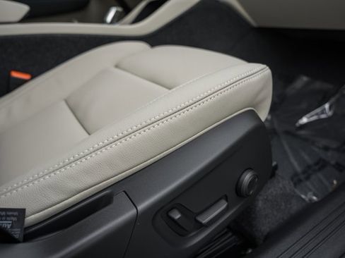 New 2026 Volvo XC40 B5 Plus w/ Protection Package Premier image 32