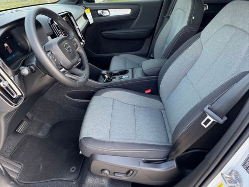 New 2026 Volvo XC40 B5 Core AWD/4WD image 17