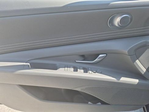 Used 2025 Hyundai Elantra SEL FWD image 11