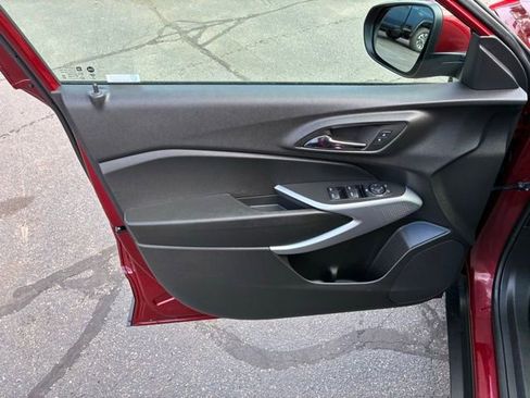 Used 2024 Chevrolet Trax LS w/ LS Convenience Package image 12