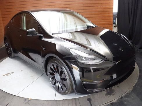Used 2022 Tesla Model Y Performance image 14