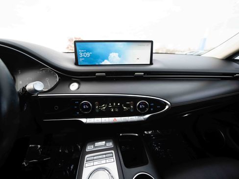 Used 2023 Genesis GV70 2.5T w/ Advanced Package image 17