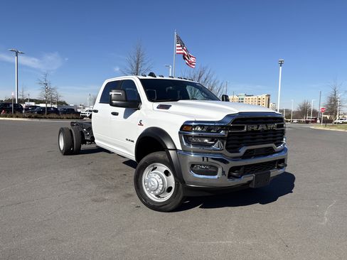 New 2025 RAM 5500 4x4 Crew Cab image 2