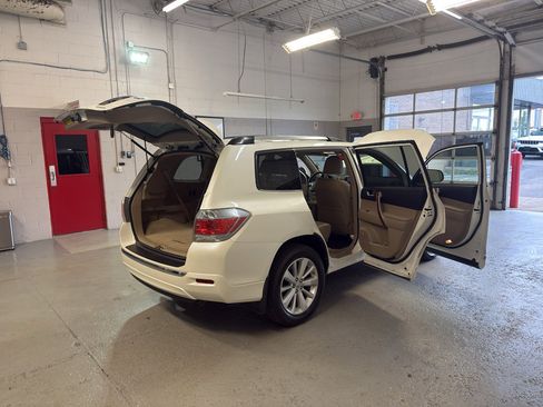 Used 2013 Toyota Highlander Limited AWD/4WD image 12