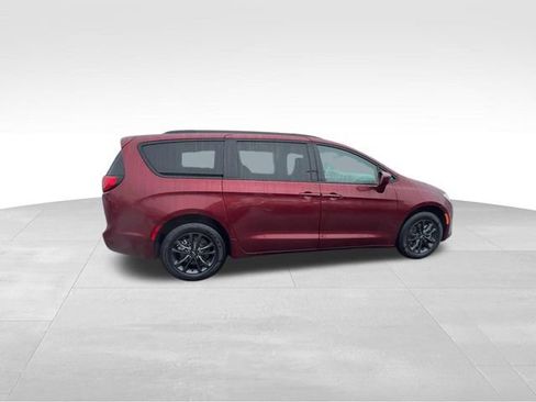 Used 2020 Chrysler Pacifica Touring-L image 11