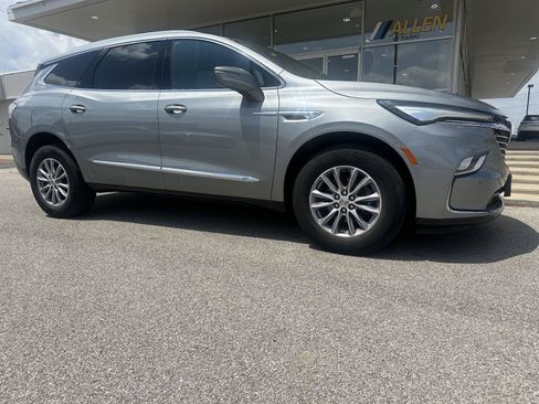 Used 2023 Buick Enclave Essence AWD/4WD image 1