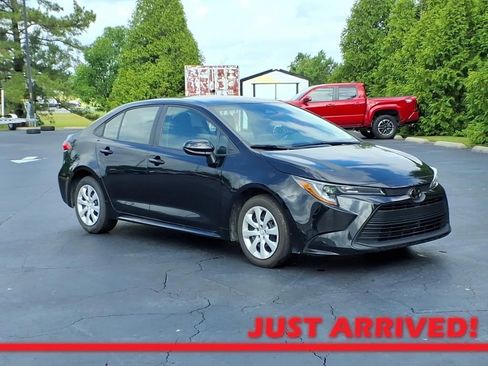 Used 2024 Toyota Corolla LE FWD image 1