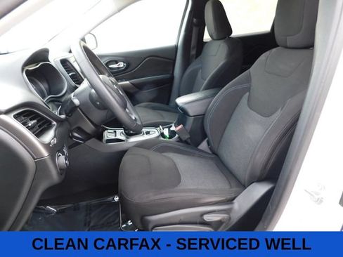 Used 2019 Jeep Cherokee Latitude w/ Popular Appearance Group FWD image 4