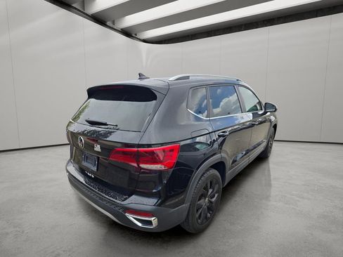 Used 2023 Volkswagen Taos SE w/ Panoramic Sunroof Package FWD image 10