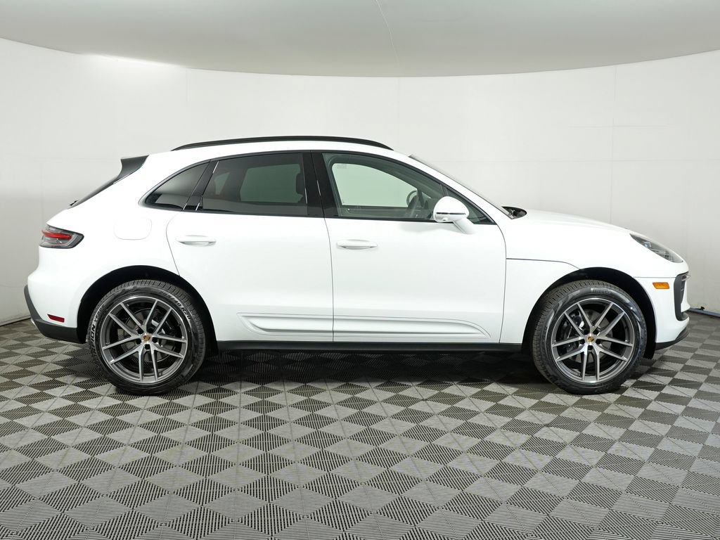 Used 2026 Porsche Macan AWD/4WD image 8