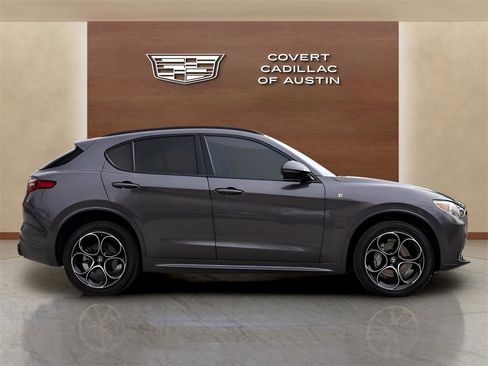 Used 2023 Alfa Romeo Stelvio Ti image 5