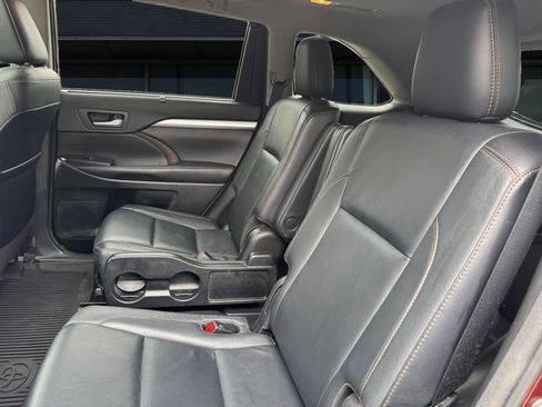 Used 2018 Toyota Highlander XLE AWD/4WD image 15