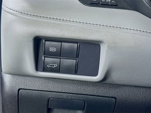 Used 2021 Toyota Highlander XLE image 22