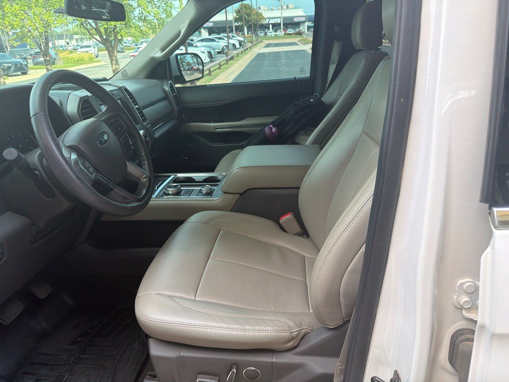 Used 2019 Ford Expedition XLT w/ Equipment Group 202A AWD/4WD image 10