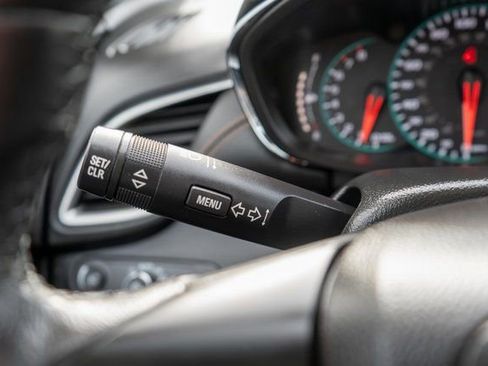 Used 2022 Chevrolet Trax LT w/ LT Convenience Package image 23